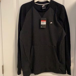 Men’s large black/dark gray Nike crew neck